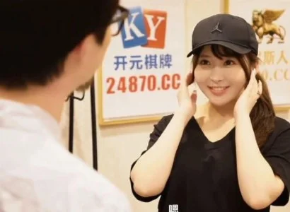 Em gái giao hàng dễ tính dễ tính khi khách nhận