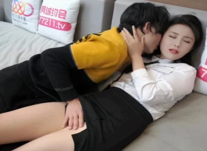 Cô thư ký xinh đẹp chiều sếp trong âm thầm vì tiền