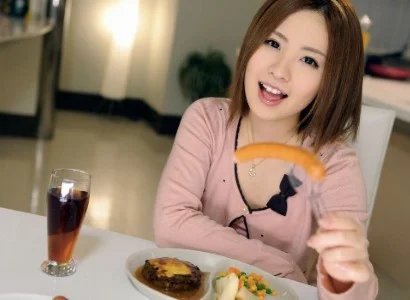 Chàng trai sau bữa tối thì nện em
